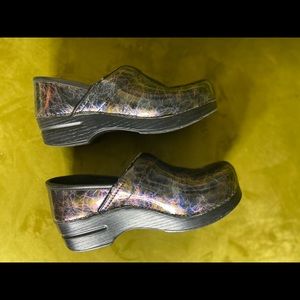 Dansko size 37 clogs